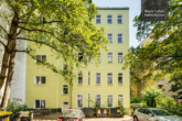 Bezugsfreie Wohnung mit sehr gut erhaltenen Altbau-Elementen in Berlin Friedrichshain - Altbaufassade Westseite