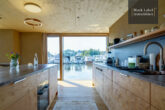 Ihr schwimmendes Traumhaus als luxuriöses Hausboot vereint moderne Architektur und Nachhaltigkeit - Kueche