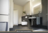 Bezugsfertig Ende September 2024: exklusive 3-Zimmer-Maisonette-Wohnung - Badezimmer (1)
