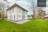 Zwei Häuser, ein Grundstück: Bungalow und Stadthaus in Eggersdorf bei Berlin bieten Wohnvielfalt - Ansicht Stadthaus