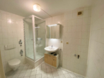 Ihr gemütliches Zuhause mit Balkon und Einbauküche: 3-Zimmer-Wohnung in Leipzig Kleinzschocher - Badezimmer