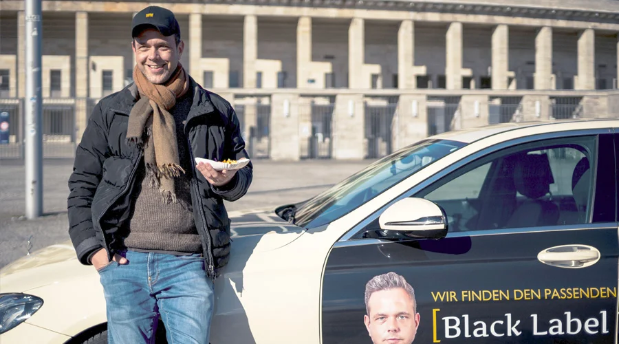 Nico Bähr mit dem Taxi in Berlin unterwegs